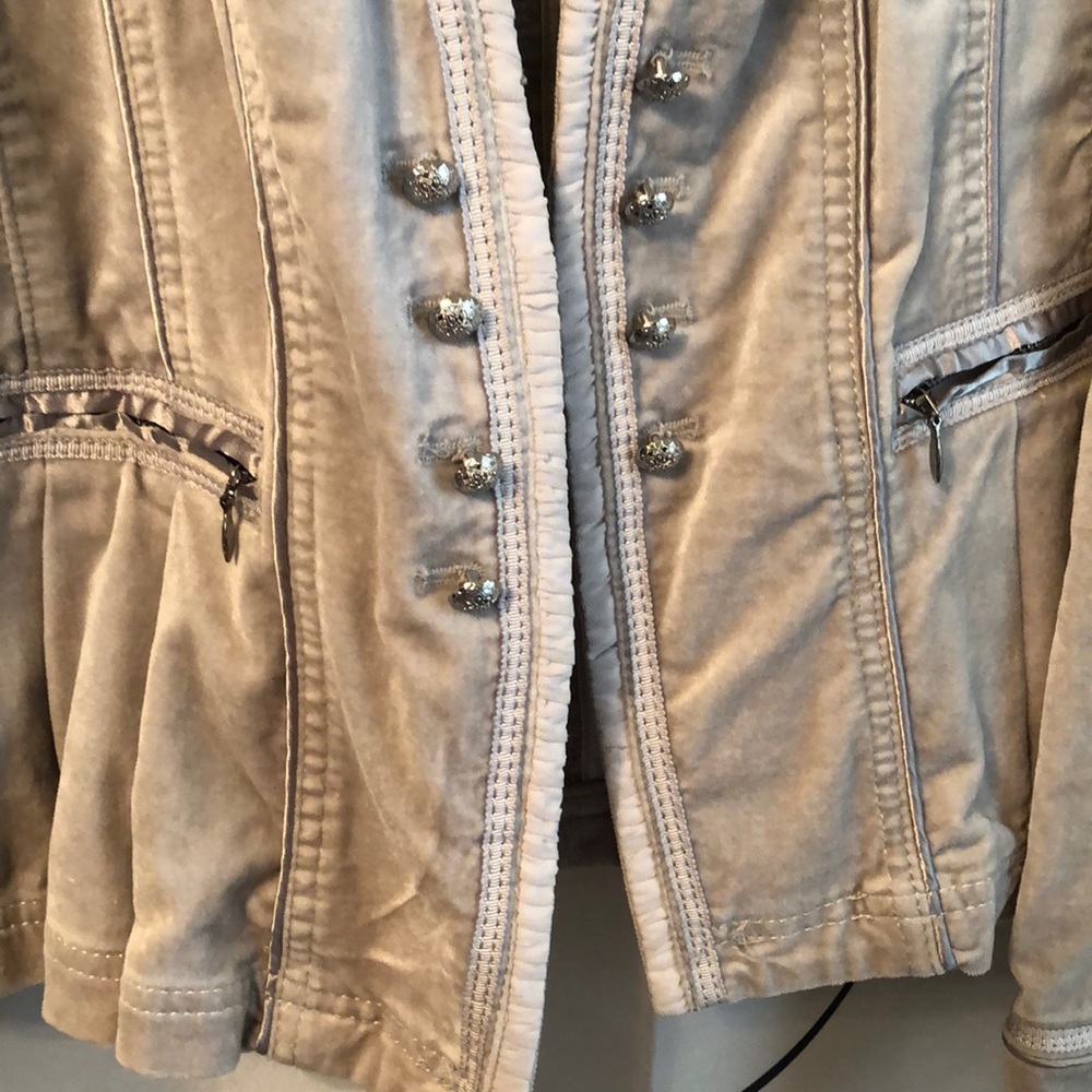 Beautiful silver jacket - Picture 4 of 4